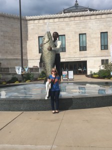 Chicago Aquarium and a giant fish statue!